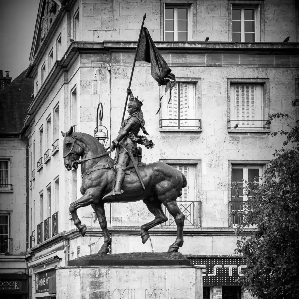 Traduction certifiée anglais français pour démarches administratives à Orléans