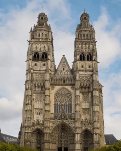 Traduction assermentée à Tours en anglais arabe espagnol allemand italien russe