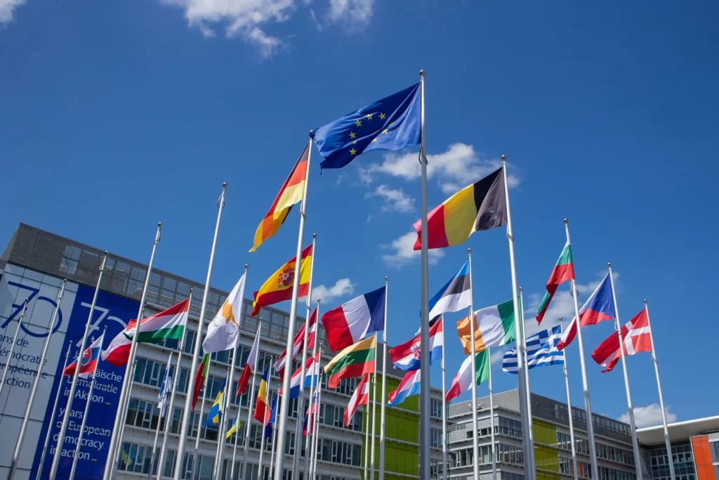 Parcoursup et Erasmus+ : traduction de documents académiques Drapeaux européens illustrant la traduction de diplôme et de documents académiques pour Parcoursup ou Erasmus+