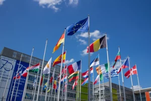 Drapeaux européens illustrant la traduction de diplôme et de documents académiques pour Parcoursup ou Erasmus+