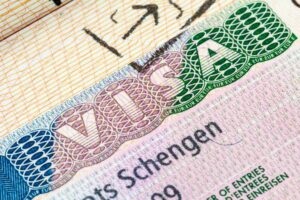 Visa Schengen étudiant dans un passeport utilisé pour une demande de visa étudiant nécessitant des justificatifs financiers