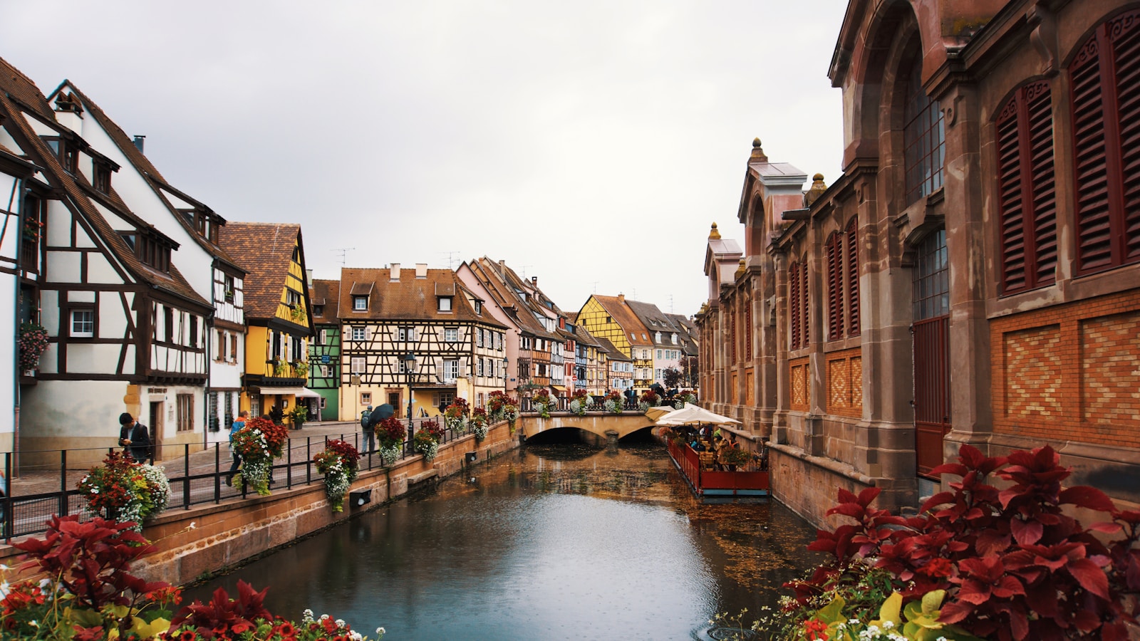 Canal et maisons de Colmar illustrant l’attractivité touristique internationale de la ville