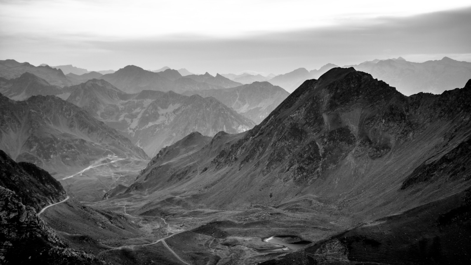 Paysage des Pyrénées près de Pau, illustrant la proximité de l’Espagne et les échanges transfrontaliers