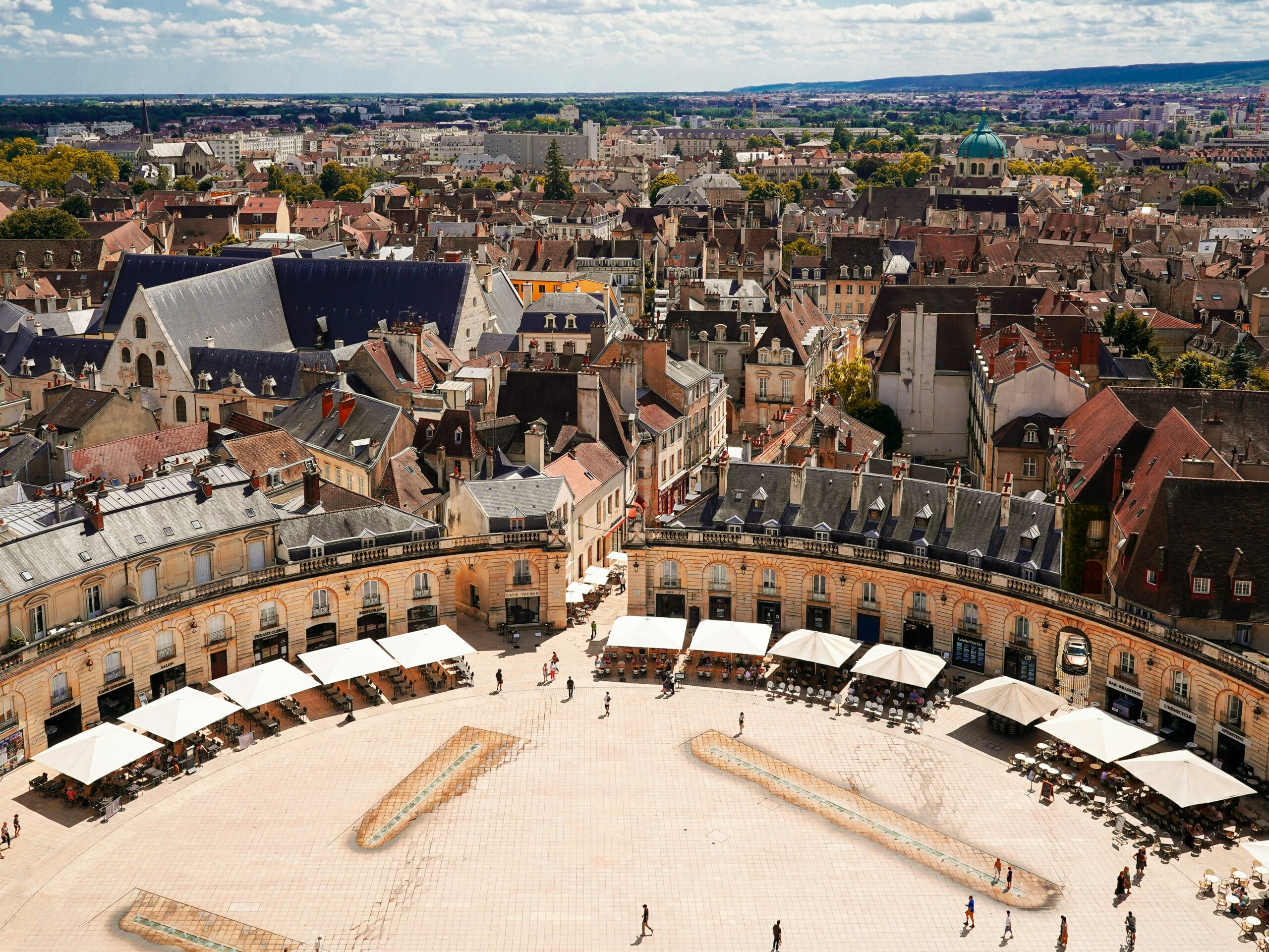 Vue aérienne de la place de la Libération à Dijon