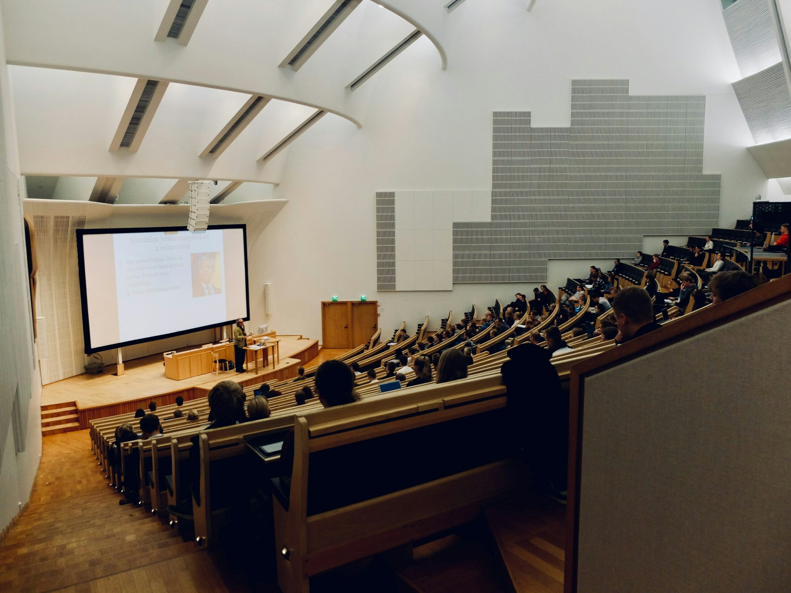 Traduction de diplômes et dossiers universitaires à Grenoble Étudiants dans un environnement universitaire international