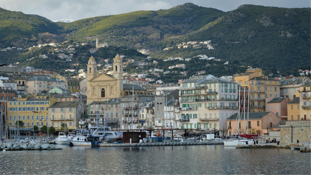 Vue du port de Bastia et des quartiers de la ville en Haute-Corse