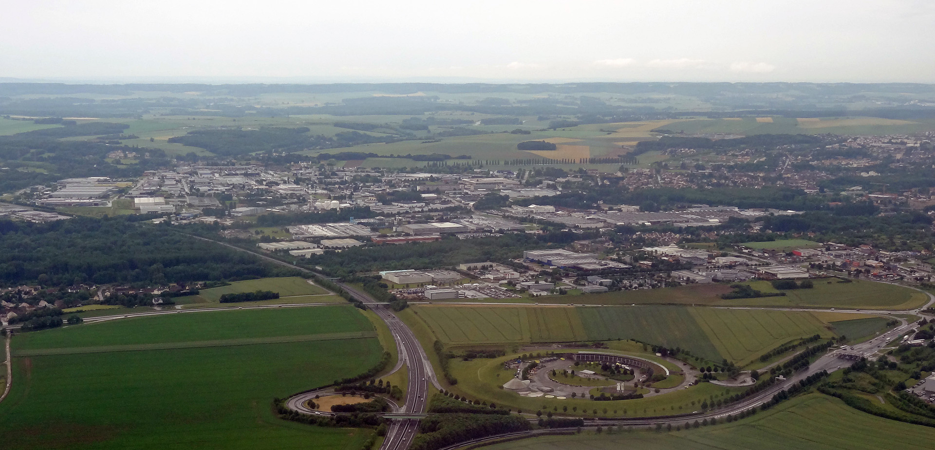 Vue aérienne de la zone industrielle de Beauvais dans l’Oise