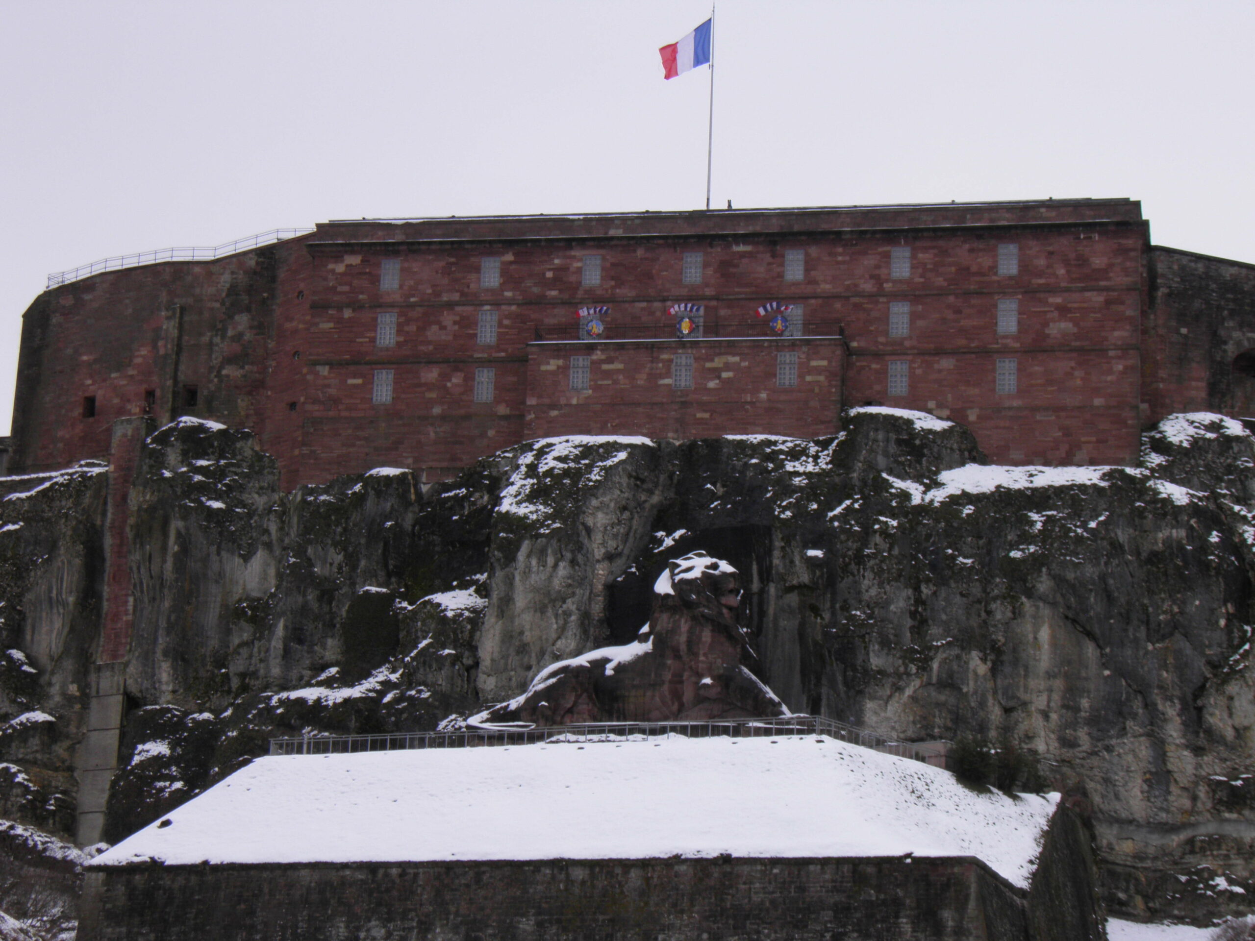 Lion de Belfort et Citadelle dominant la ville