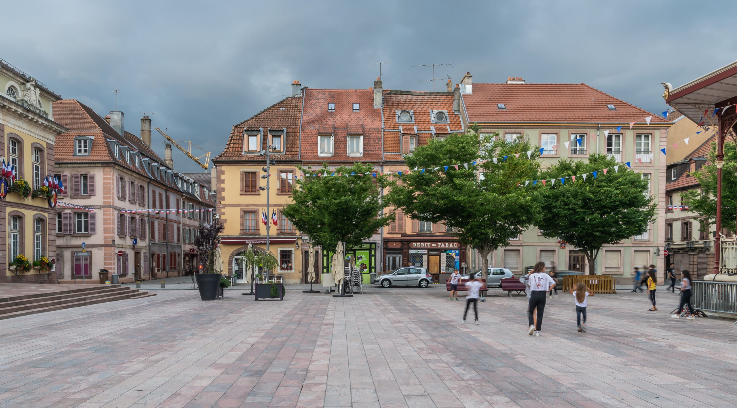 Place d’Armes et façades du centre historique de Belfort
