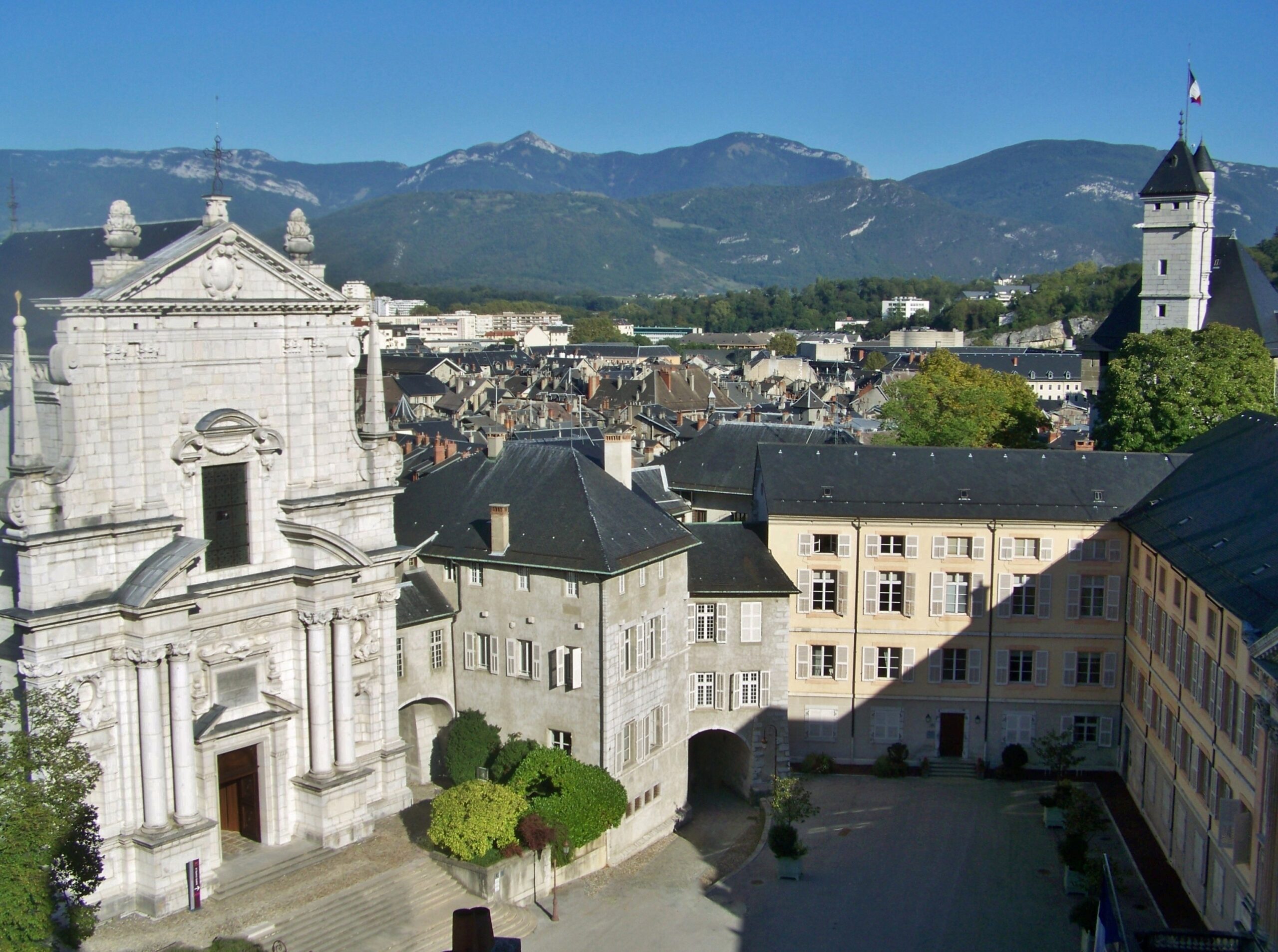 Agence de traduction Chambéry – Lexicalis – Château des Ducs de Savoie Château des ducs de Savoie à Chambéry, patrimoine emblématique de la ville