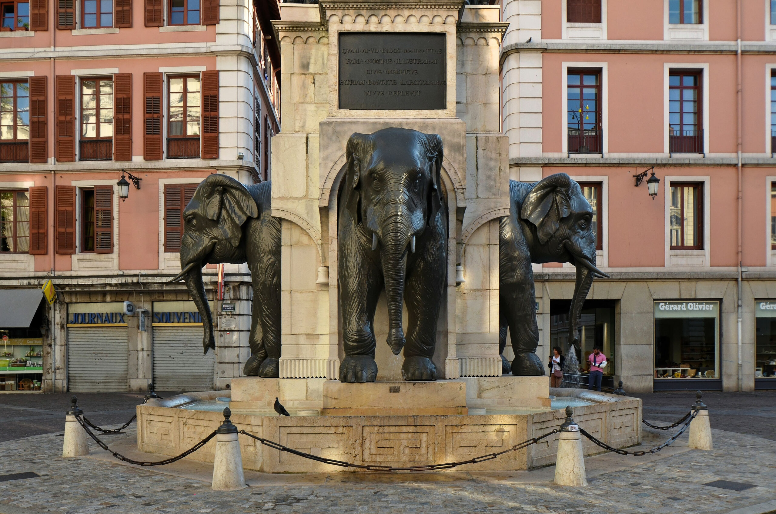 Agence de traduction Chambéry – Lexicalis – Fontaine des Éléphants Fontaine des Éléphants dans le centre de Chambéry