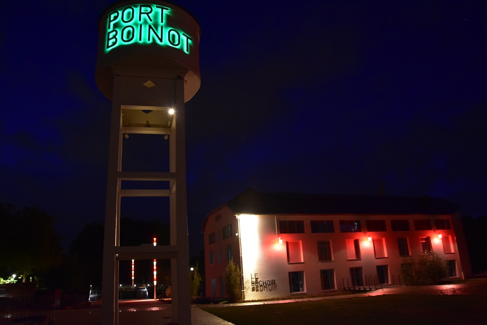 Port Boinot à Niort avec le château d’eau et l’office de tourisme