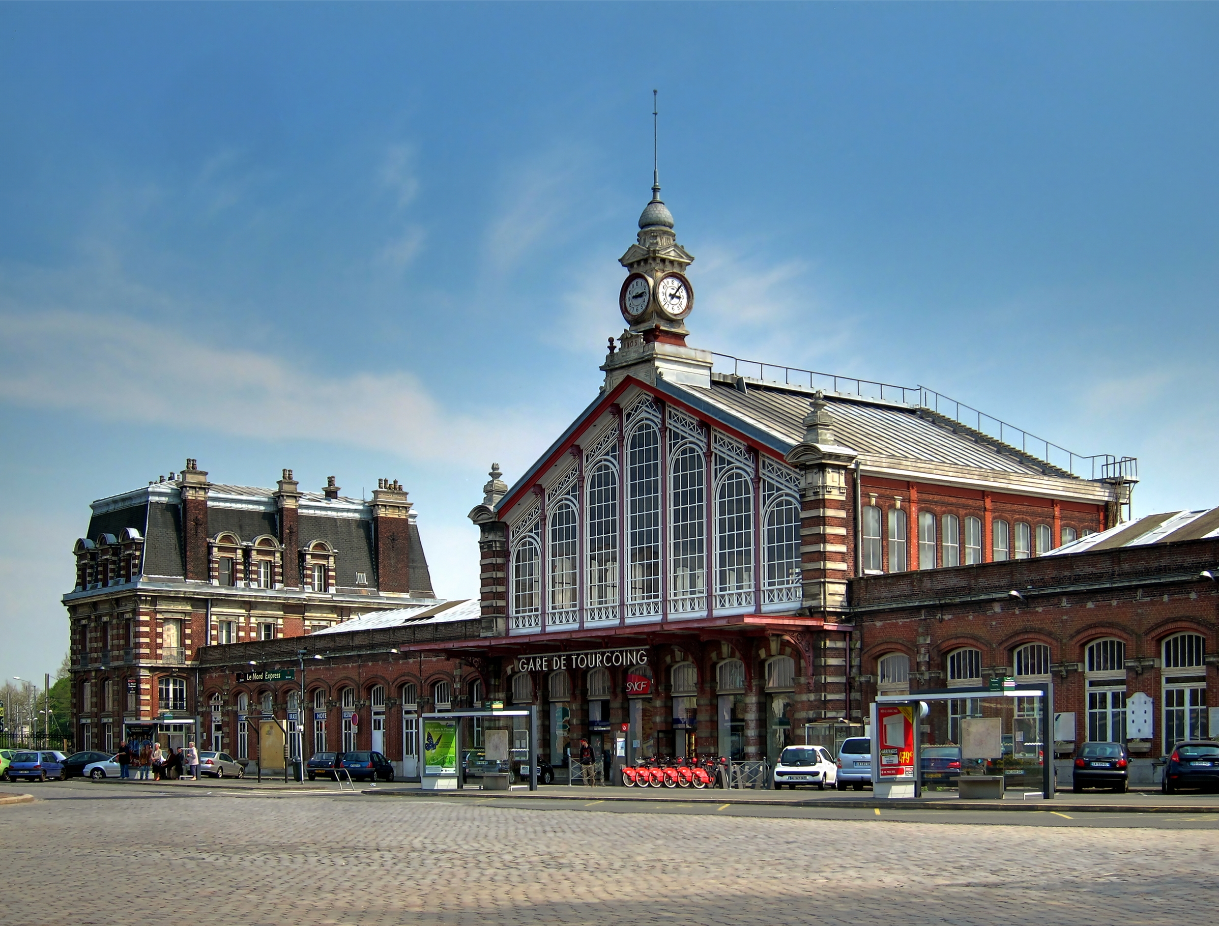 Façade de la gare de Tourcoing, dans le Nord