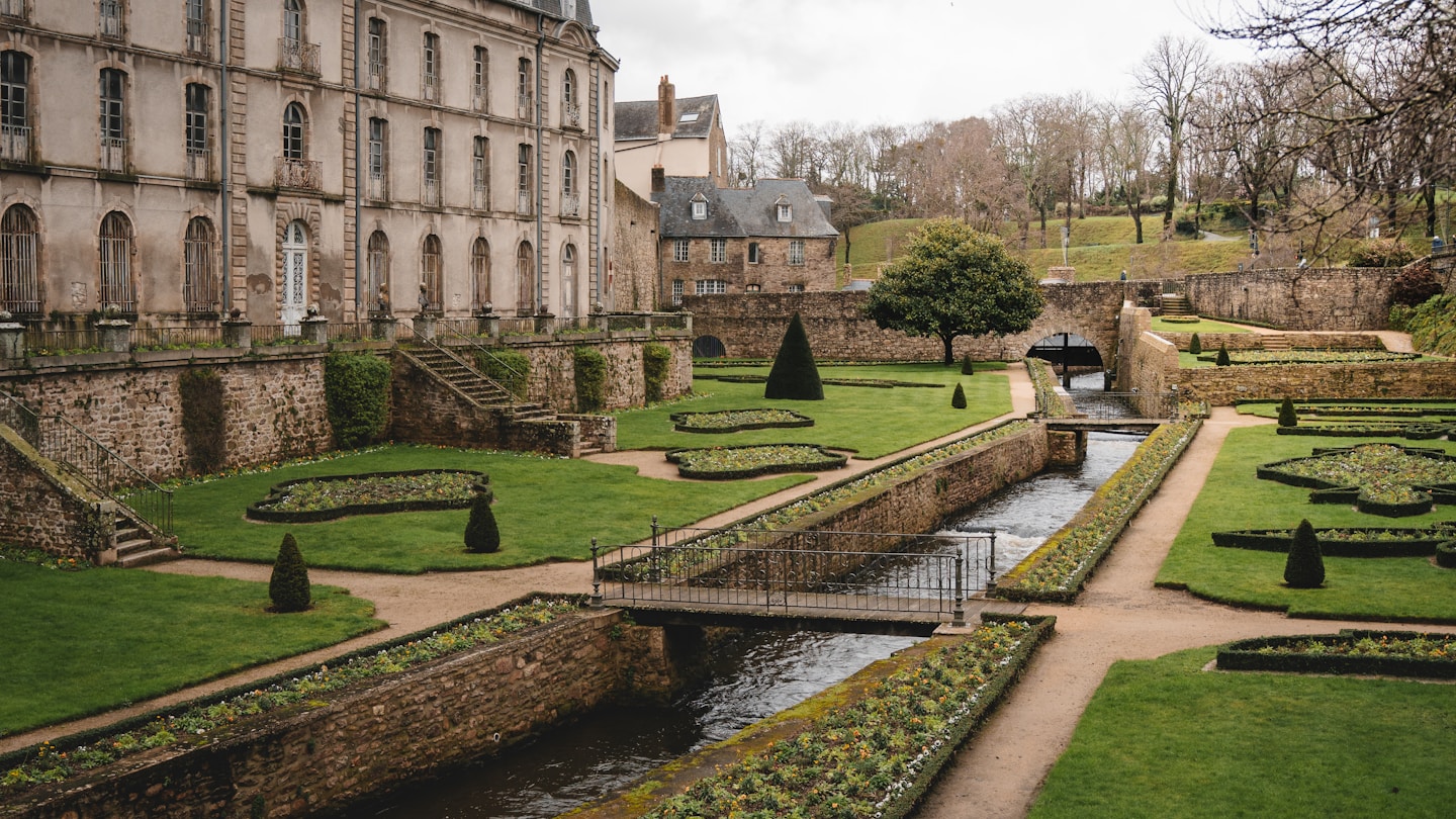 Jardins et remparts de Vannes dans le Morbihan