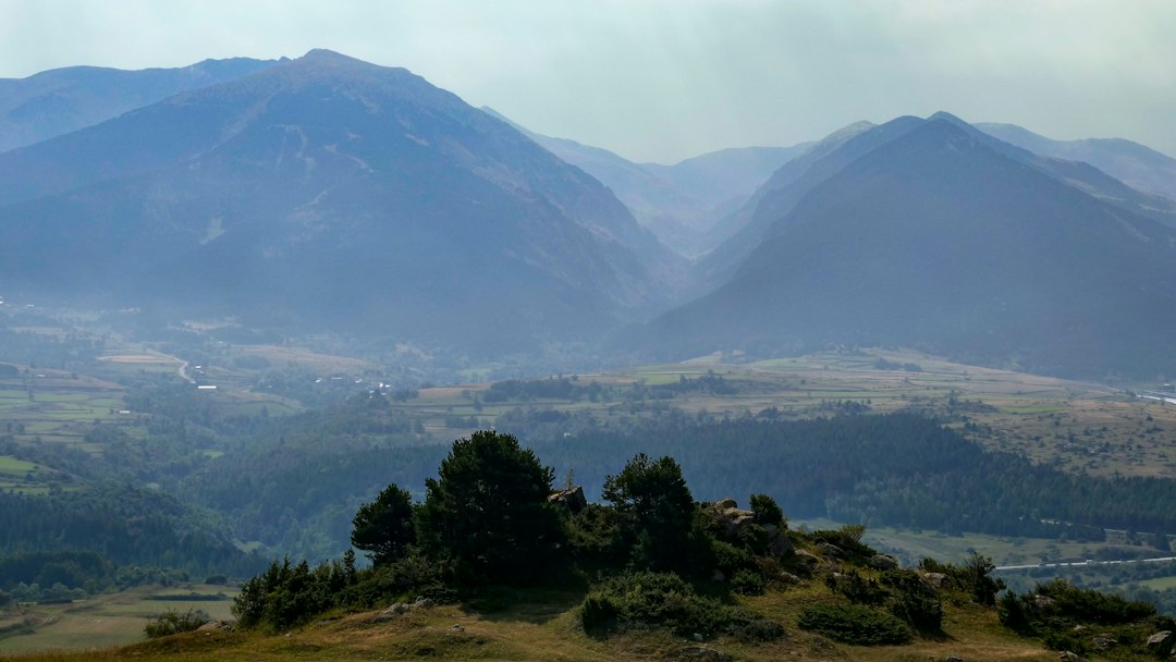 Paysage des Pyrénées en Occitanie, près de la frontière espagnole