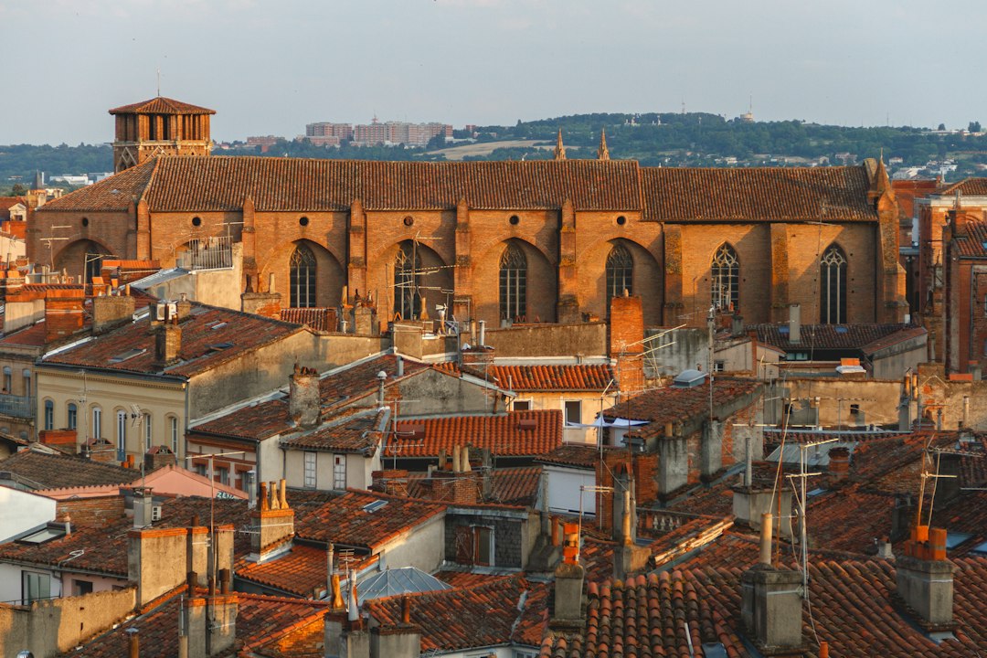 Panorama de Toulouse illustrant les services de traduction en Occitanie
